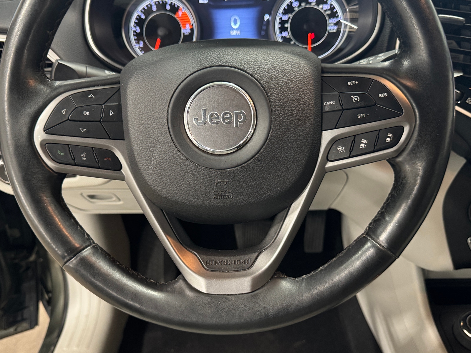Thumbnail: 2019 Jeep Cherokee - 4