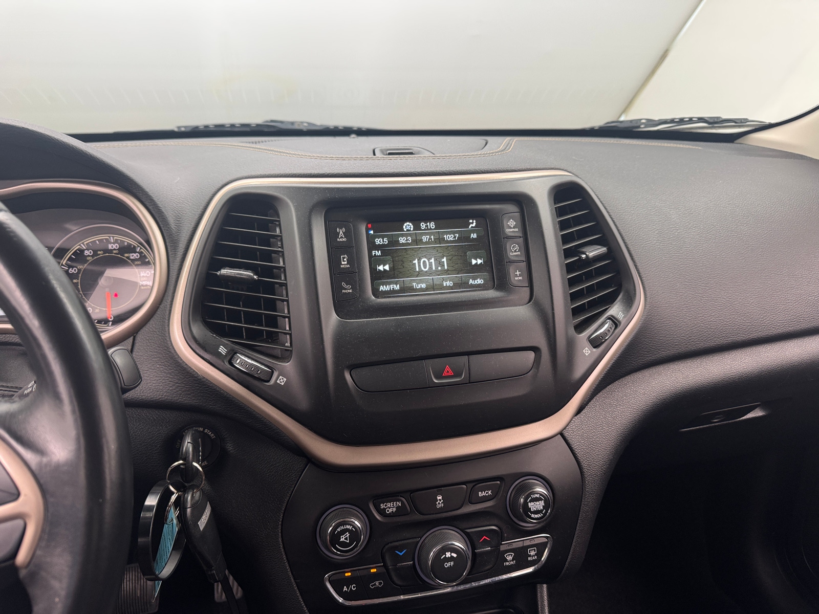 Thumbnail: 2016 Jeep Cherokee - 4