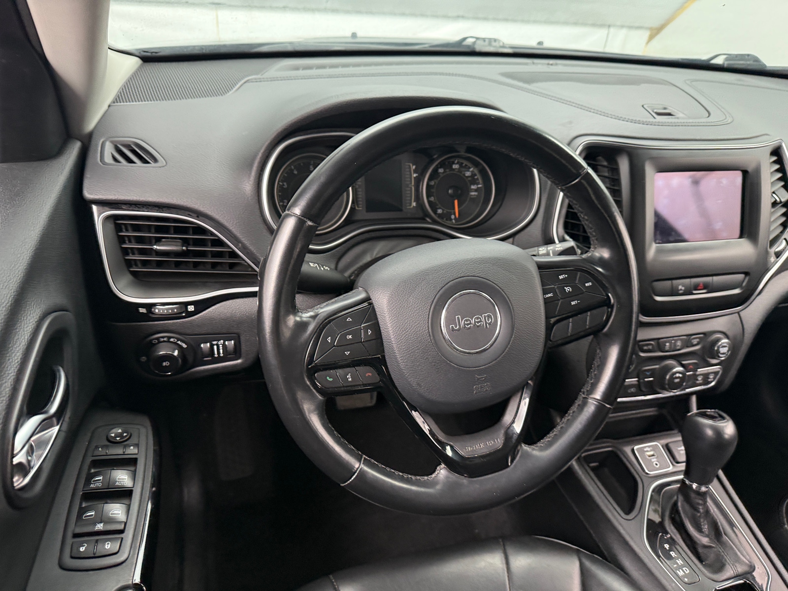 Thumbnail: 2020 Jeep Cherokee - 5