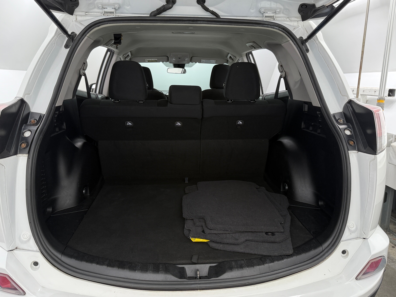 Thumbnail: 2018 Toyota RAV4 - 7