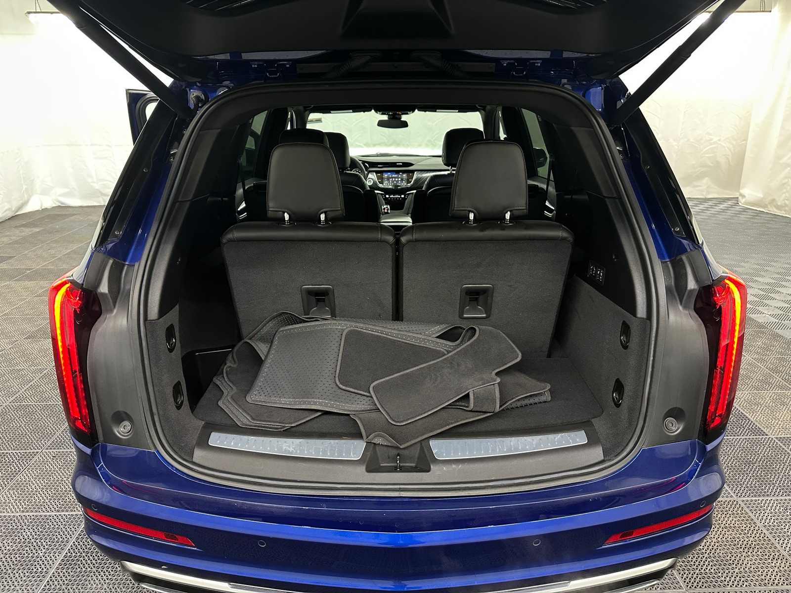 Thumbnail: 2025 Cadillac XT6 - 6