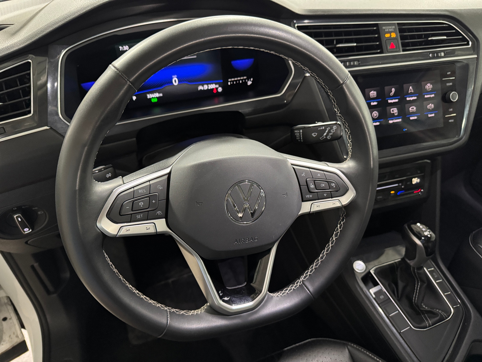 Thumbnail: 2022 Volkswagen Tiguan - 4