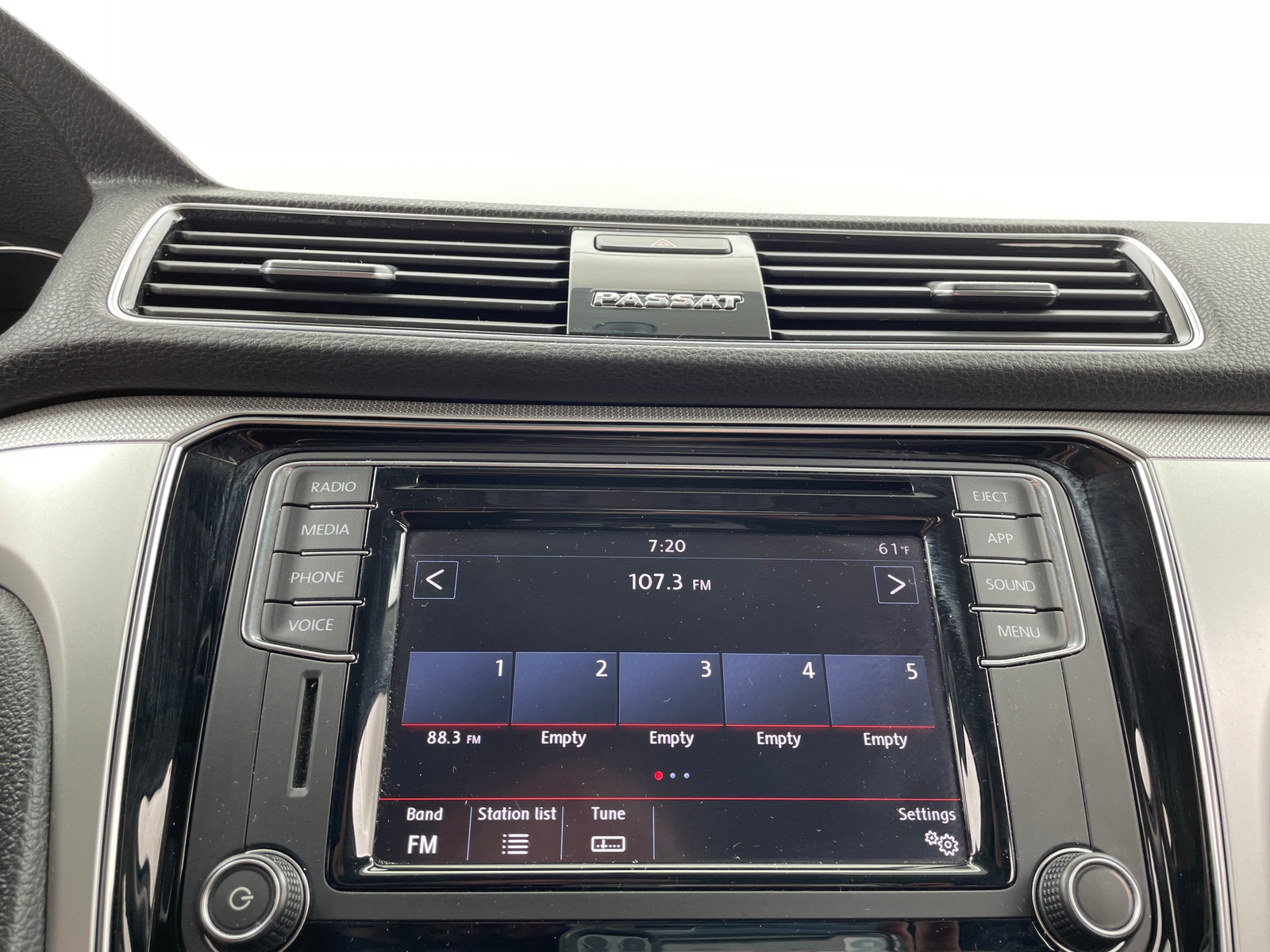 Thumbnail: 2019 Volkswagen Passat - 3
