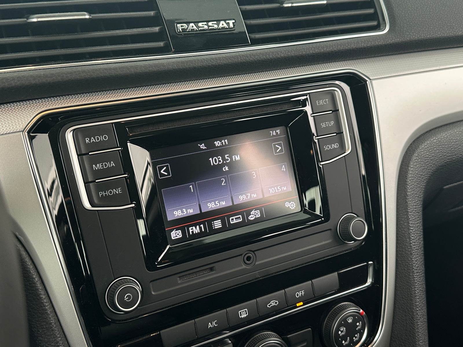 Thumbnail: 2018 Volkswagen Passat - 4