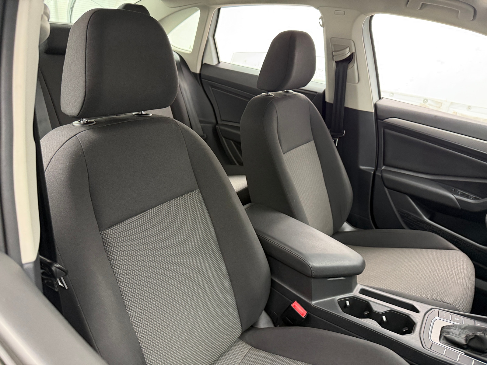 Thumbnail: 2019 Volkswagen Jetta - 2