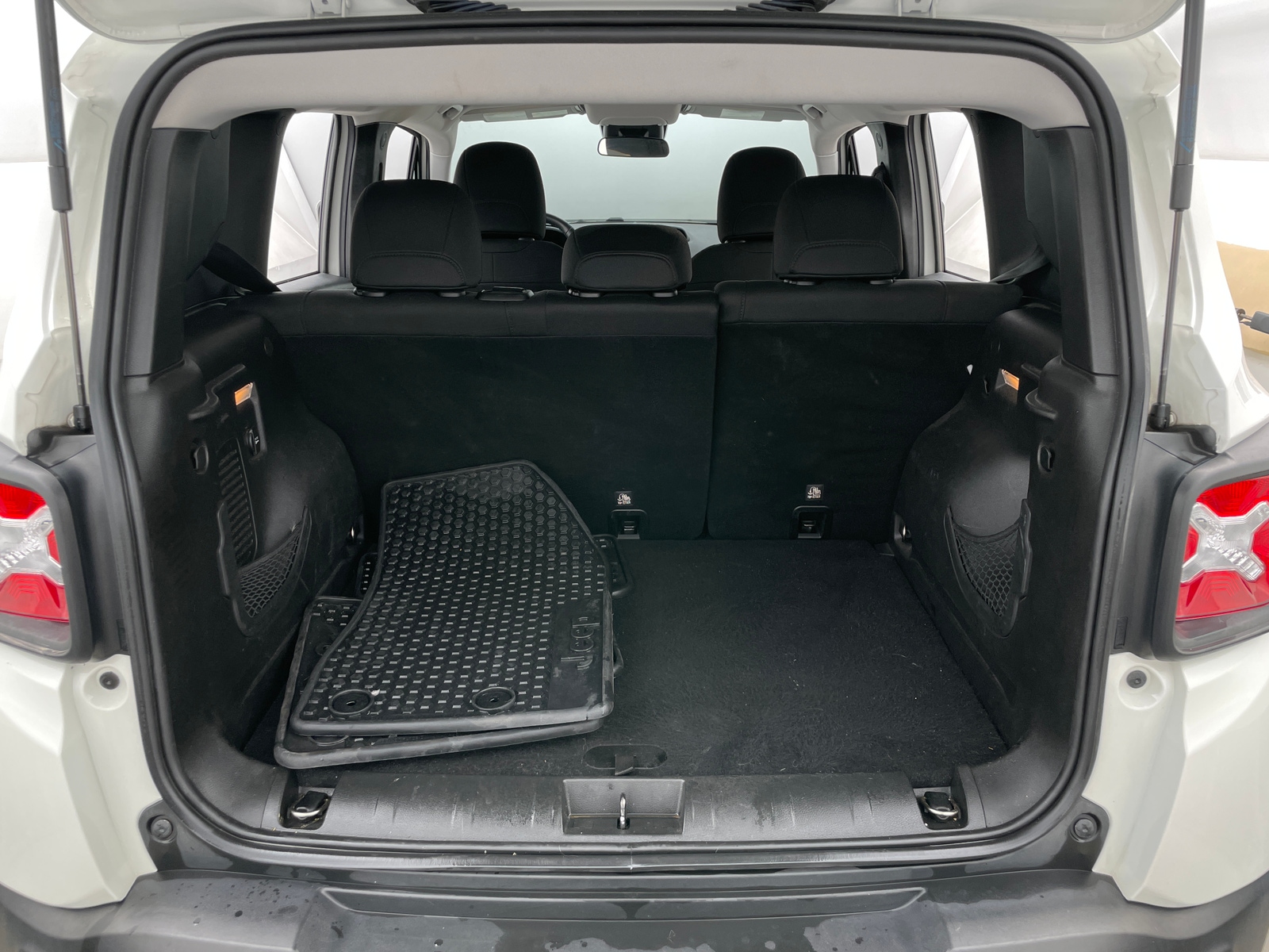 Thumbnail: 2017 Jeep Renegade - 7