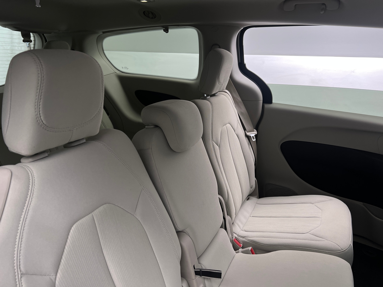 Thumbnail: 2017 Chrysler Pacifica - 6