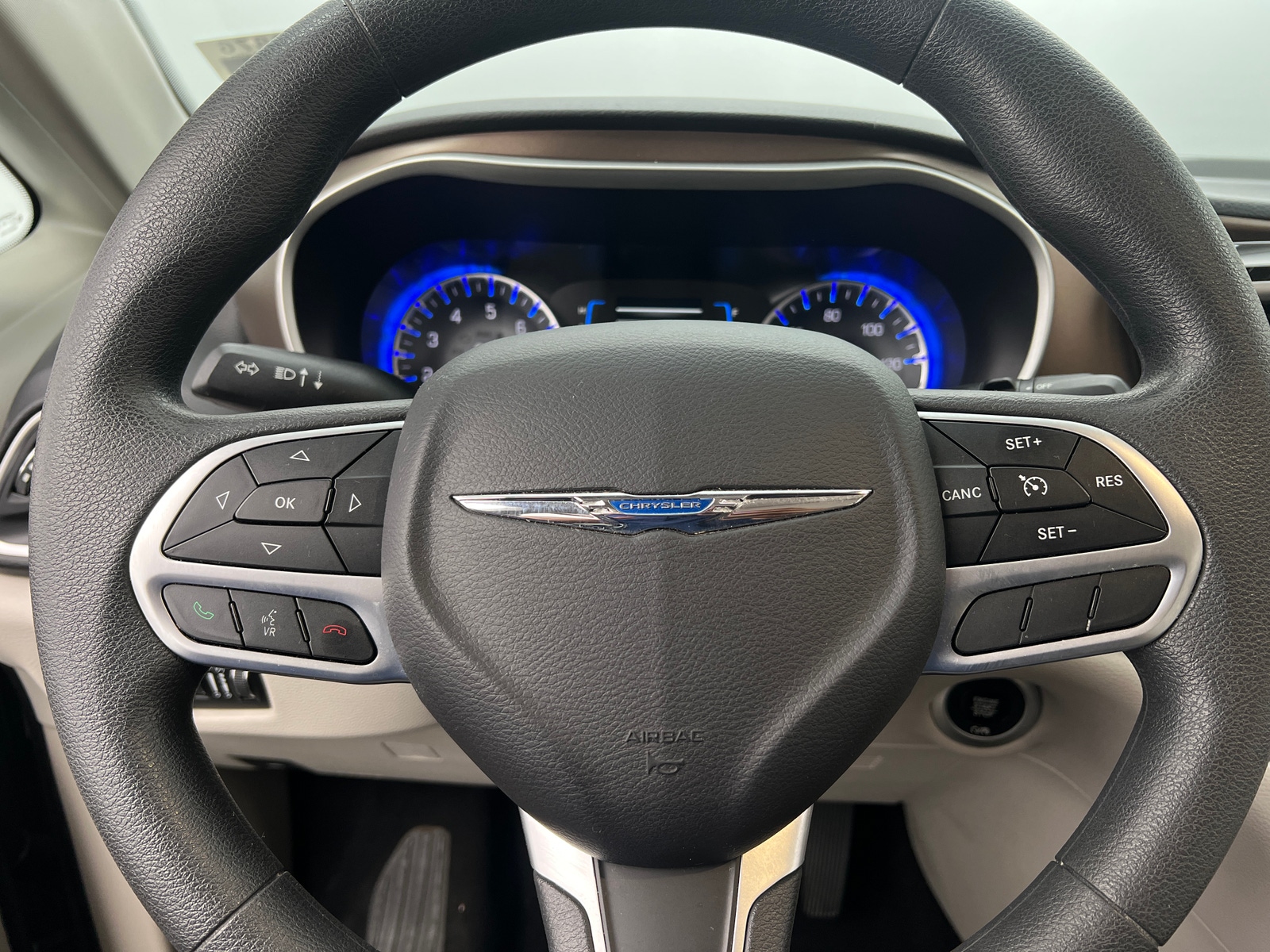 Thumbnail: 2017 Chrysler Pacifica - 5