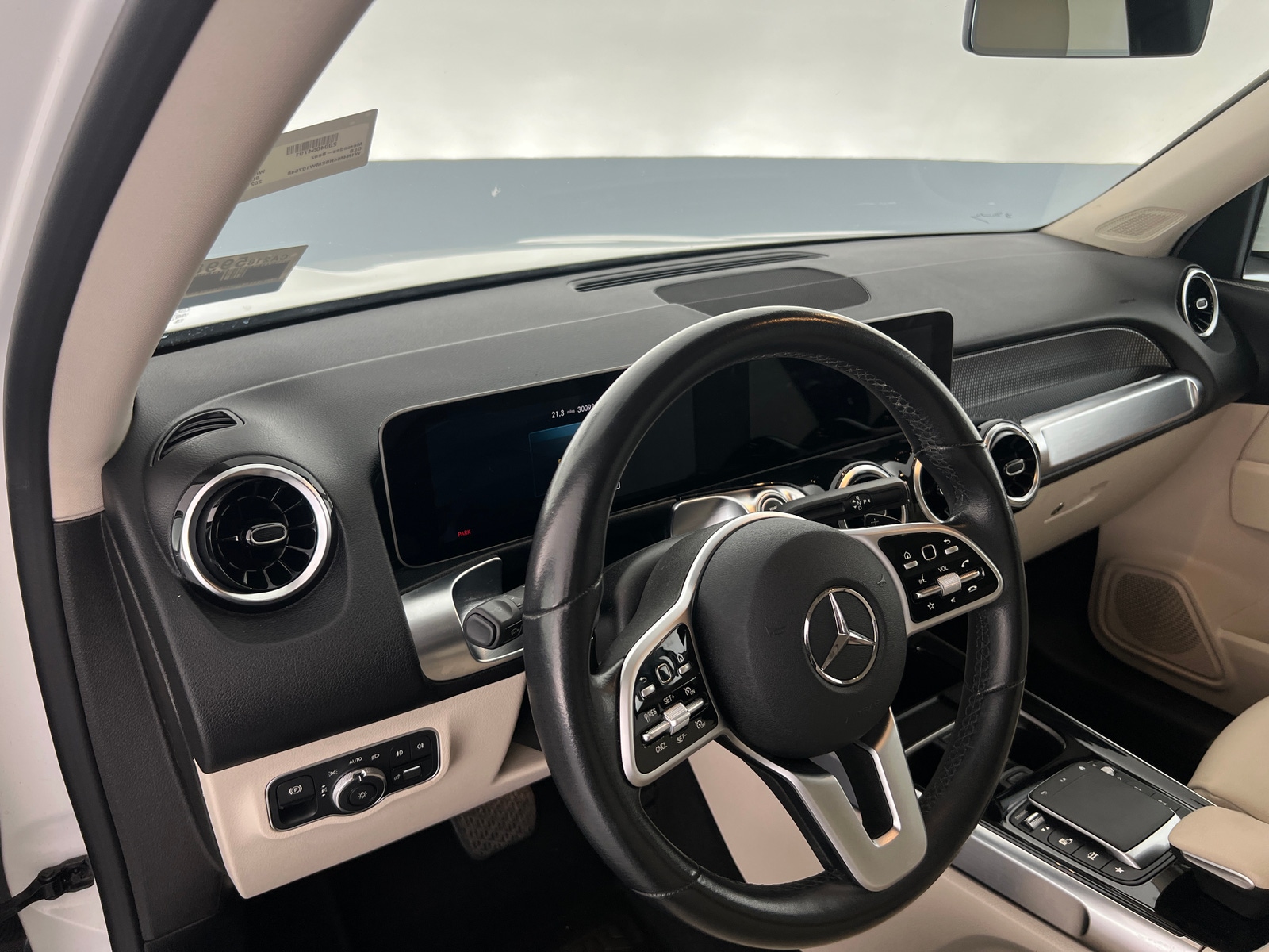 Thumbnail: 2021 Mercedes-Benz GLB - 2