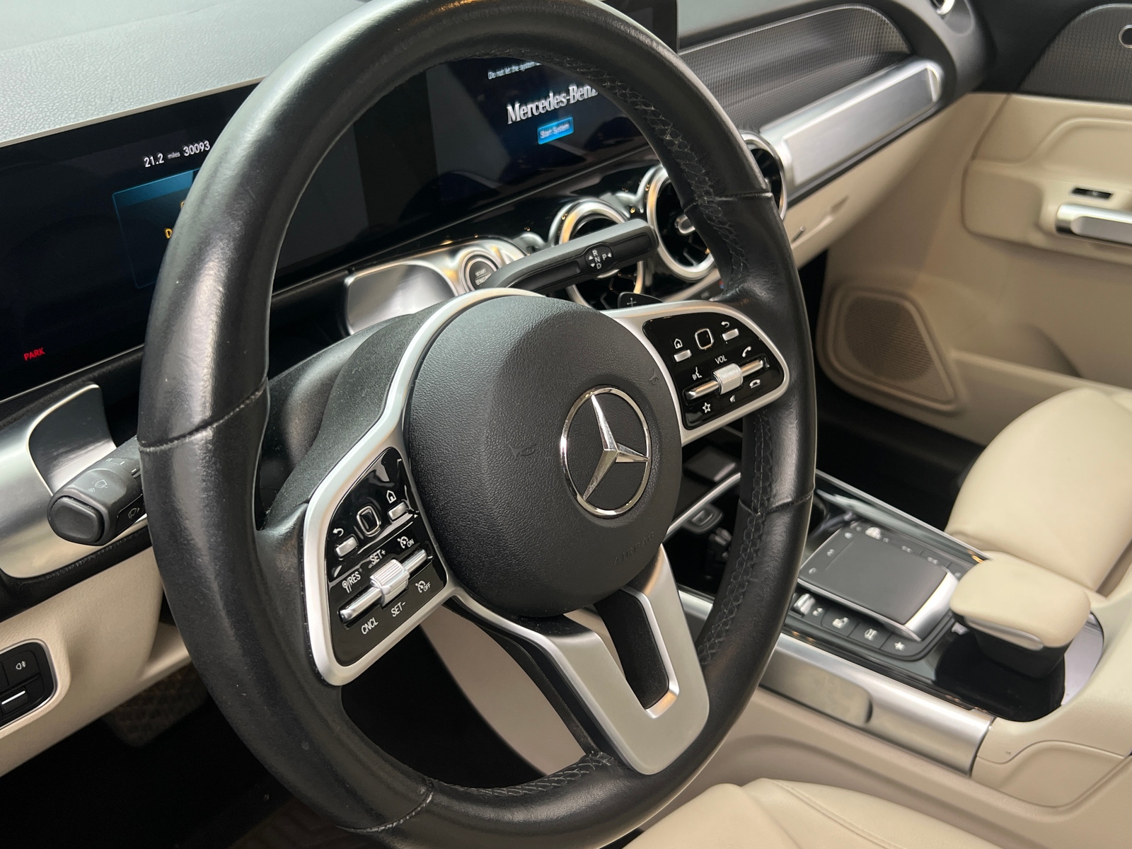 Thumbnail: 2021 Mercedes-Benz GLB - 4