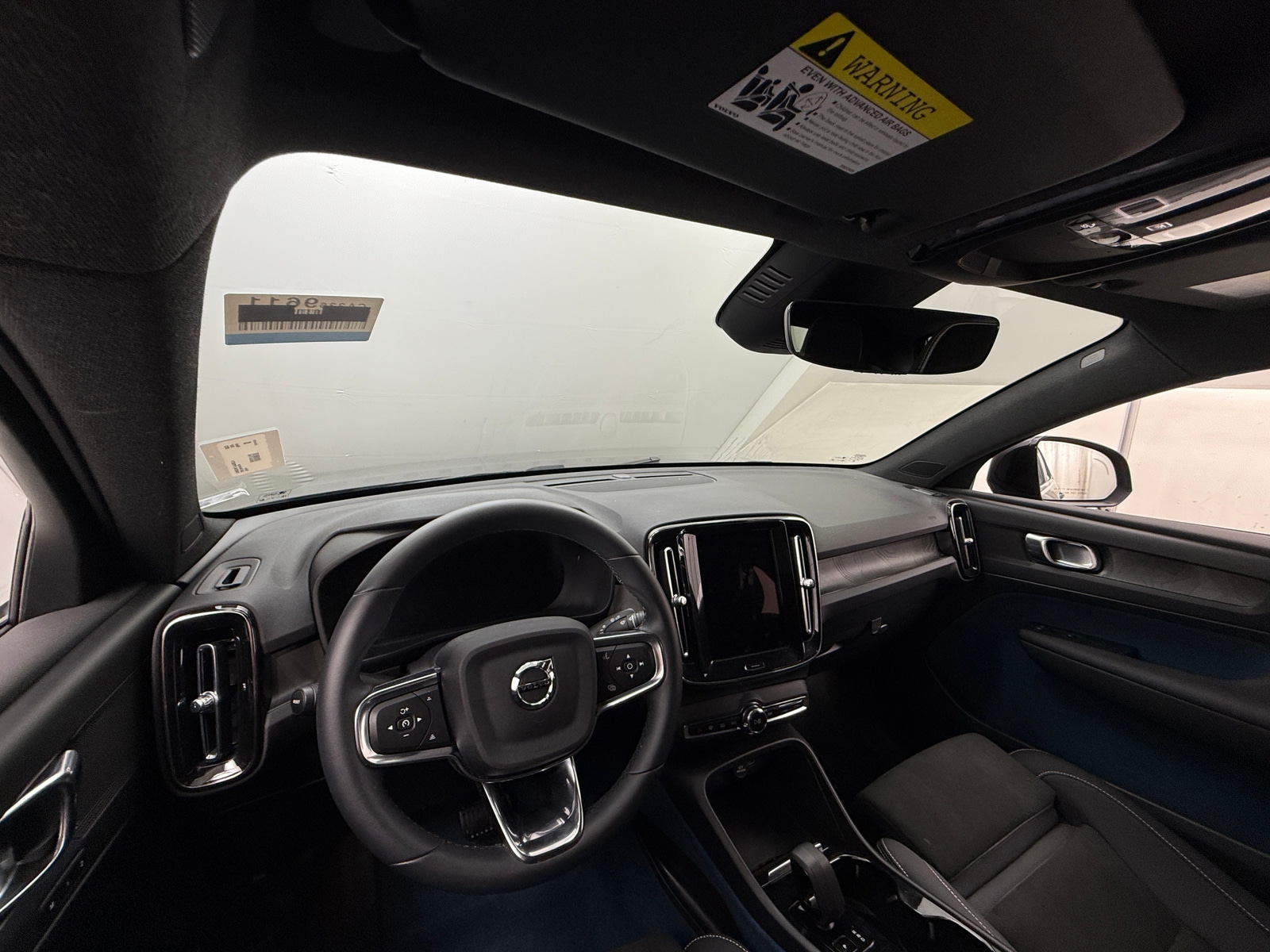 Thumbnail: 2023 Volvo C40 - 3