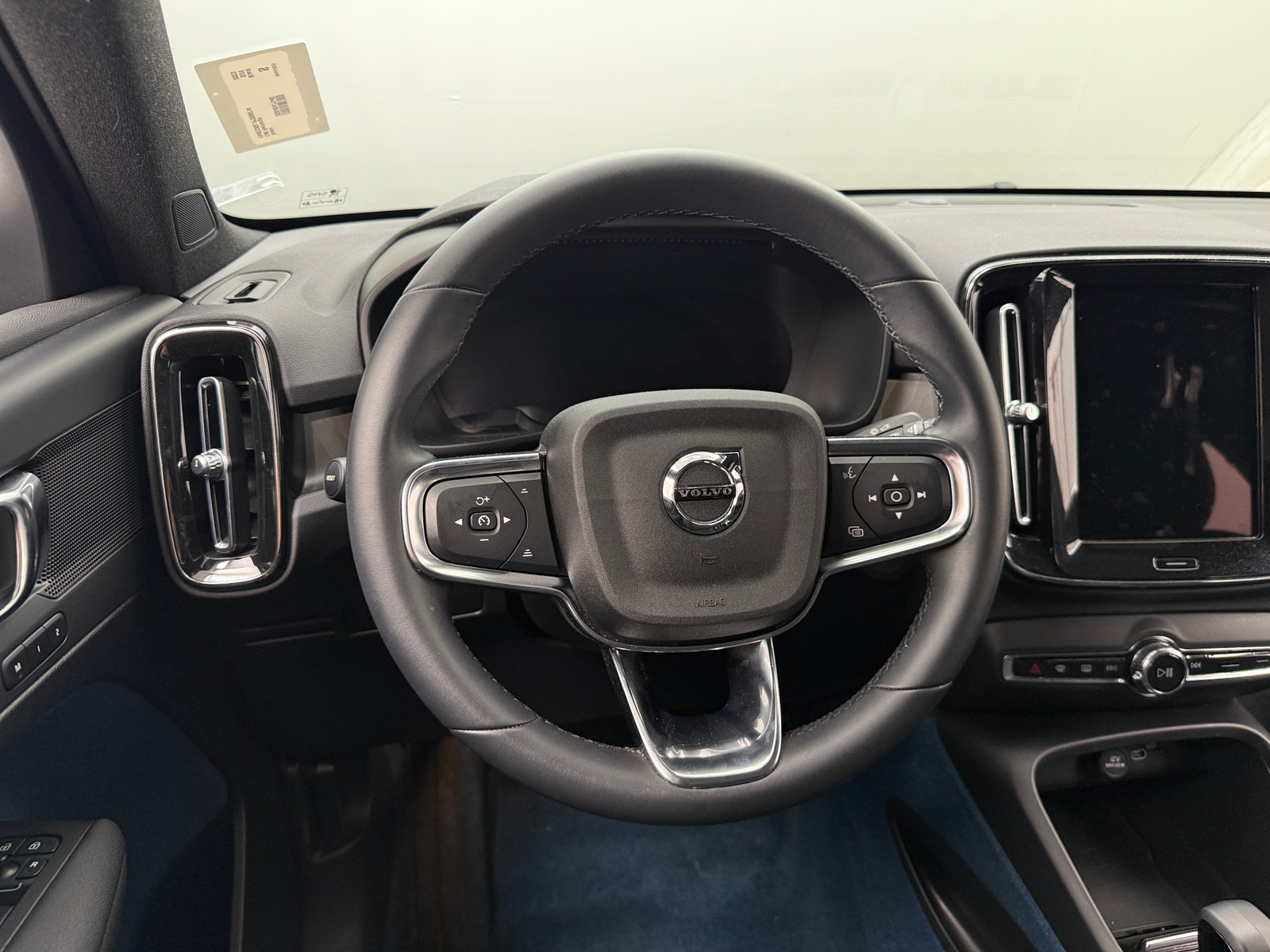 Thumbnail: 2023 Volvo C40 - 5