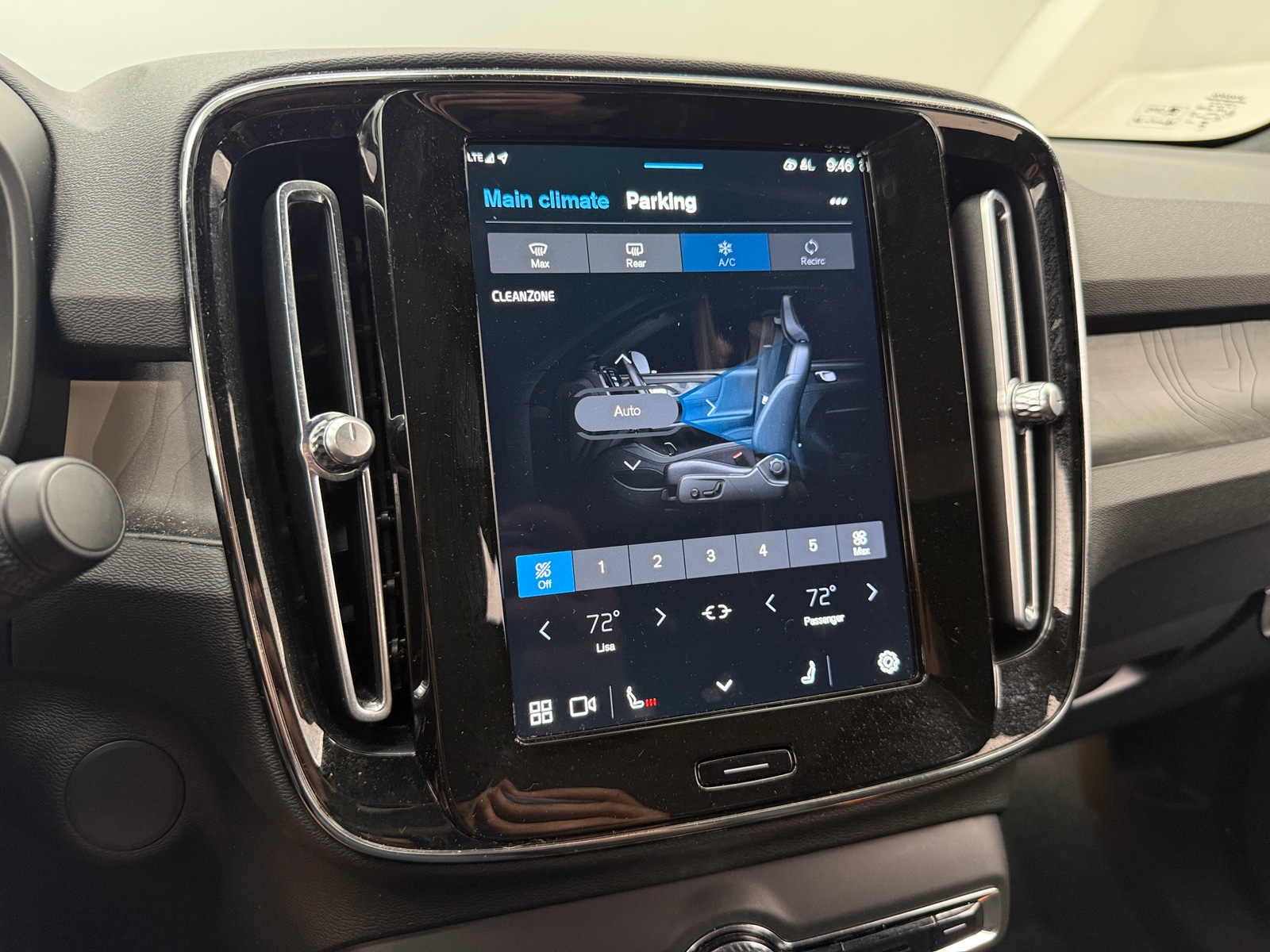 Thumbnail: 2023 Volvo C40 - 4