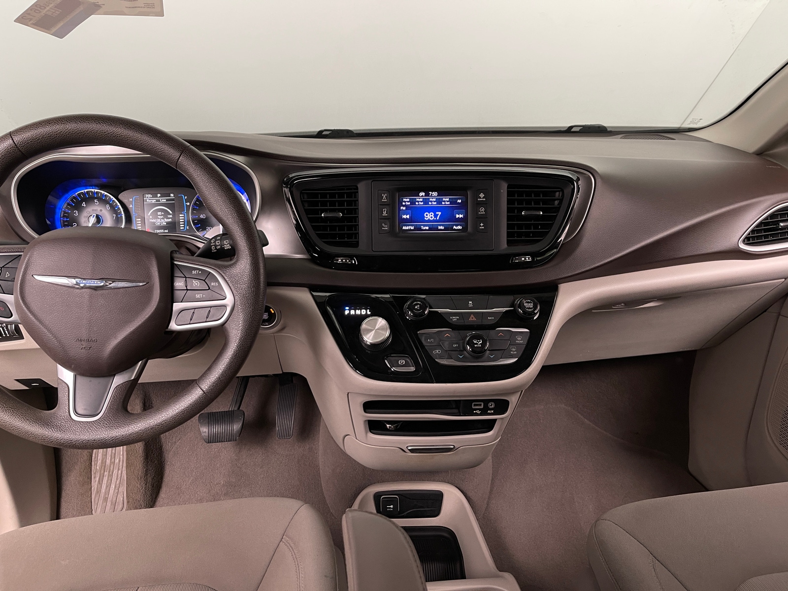 Thumbnail: 2017 Chrysler Pacifica - 3
