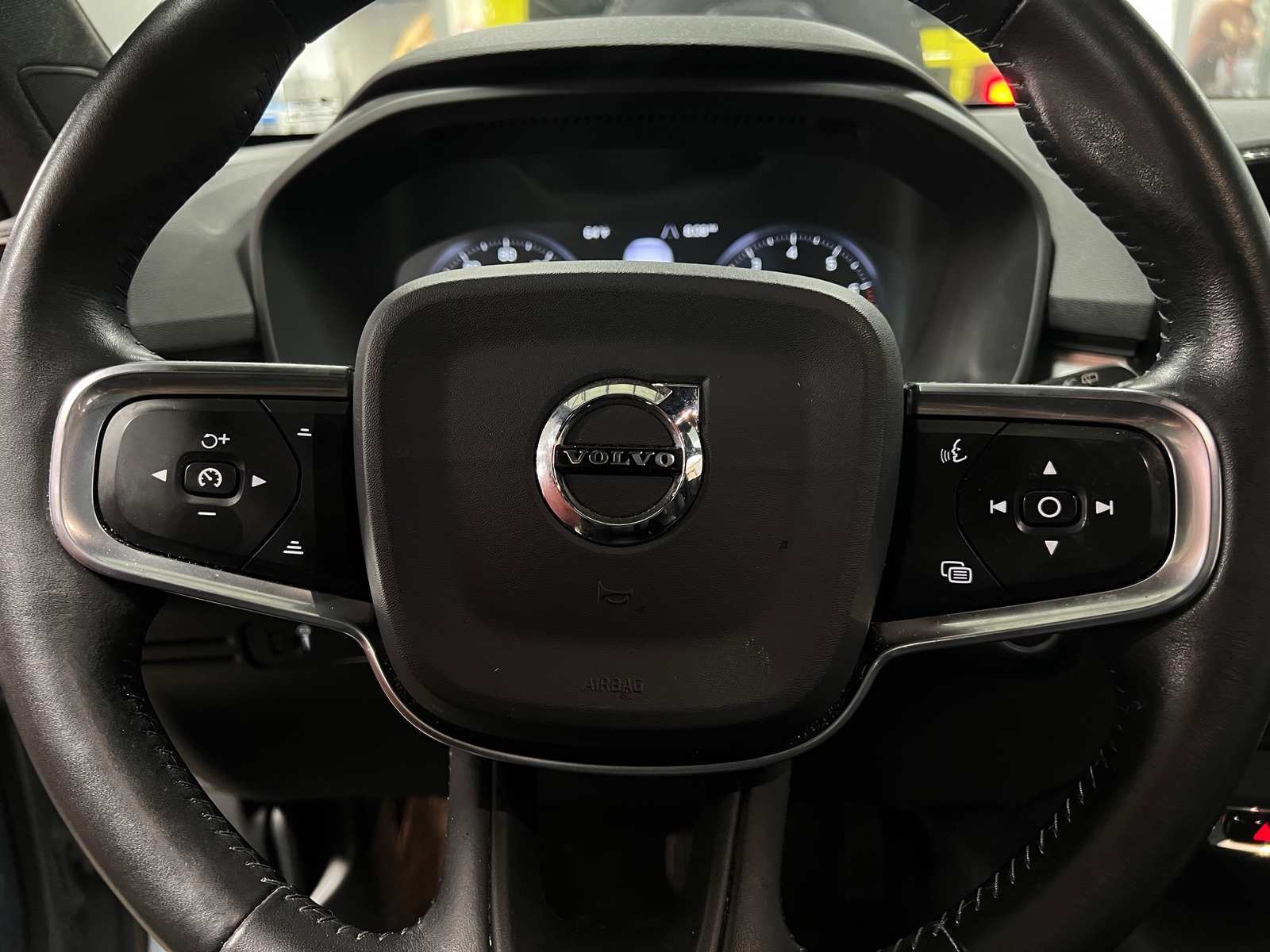 Thumbnail: 2020 Volvo XC40 - 4