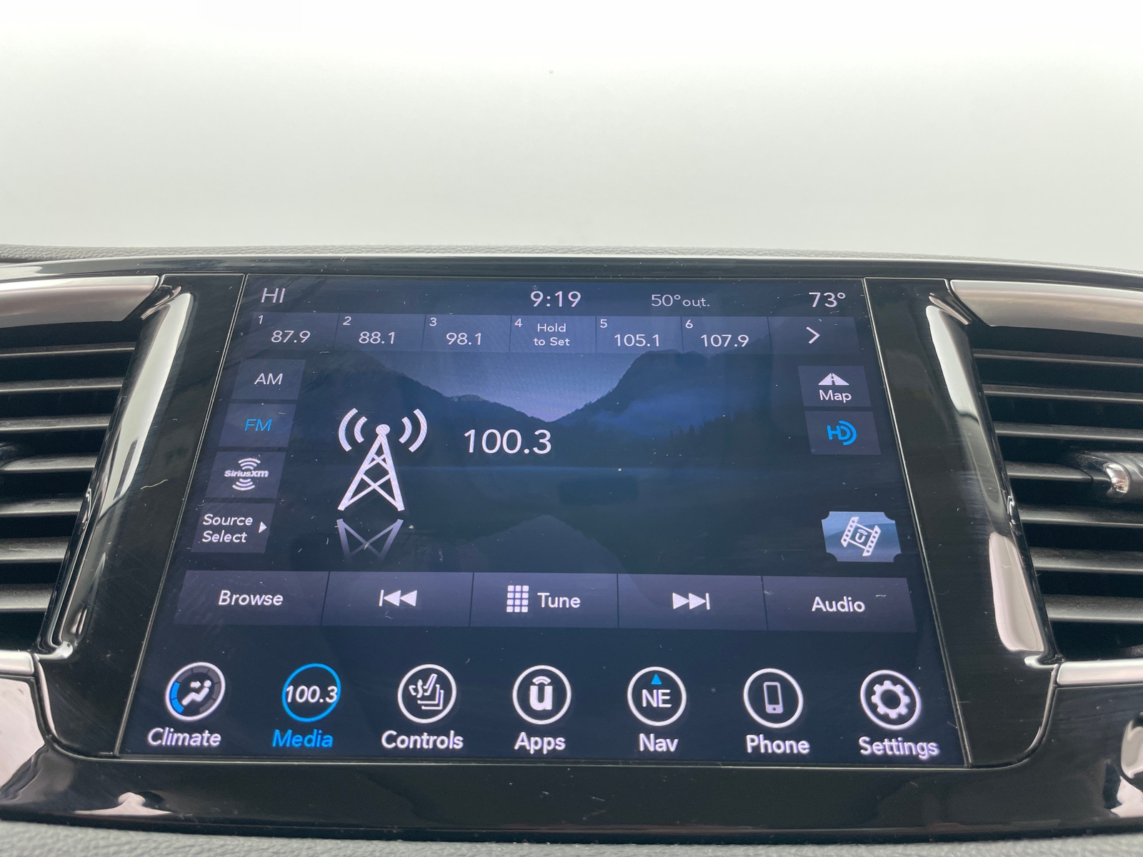 Thumbnail: 2019 Chrysler Pacifica - 3