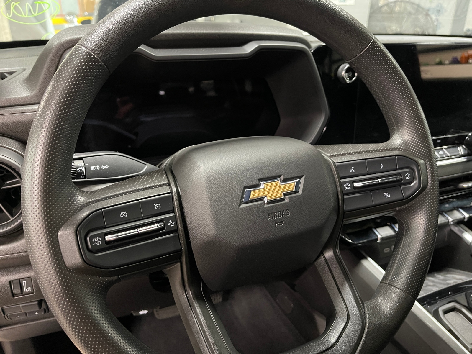 Thumbnail: 2024 Chevrolet Colorado - 5
