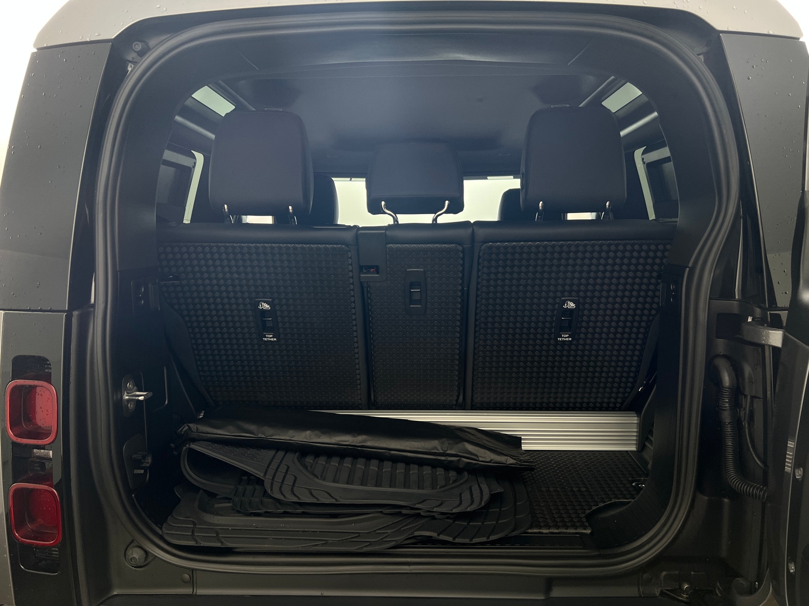 Thumbnail: 2023 Land Rover Defender - 5