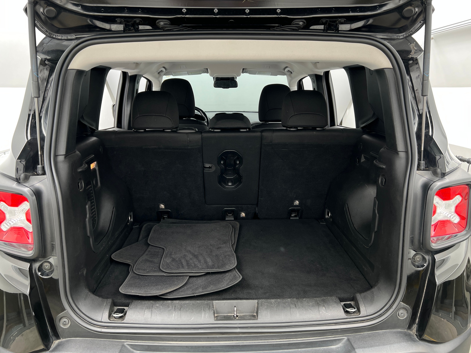 Thumbnail: 2019 Jeep Renegade - 7