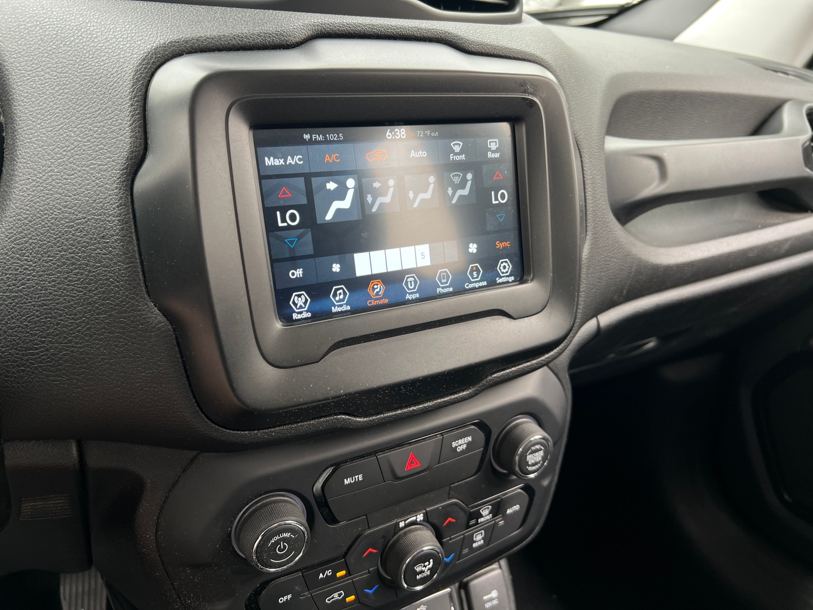 Thumbnail: 2019 Jeep Renegade - 4