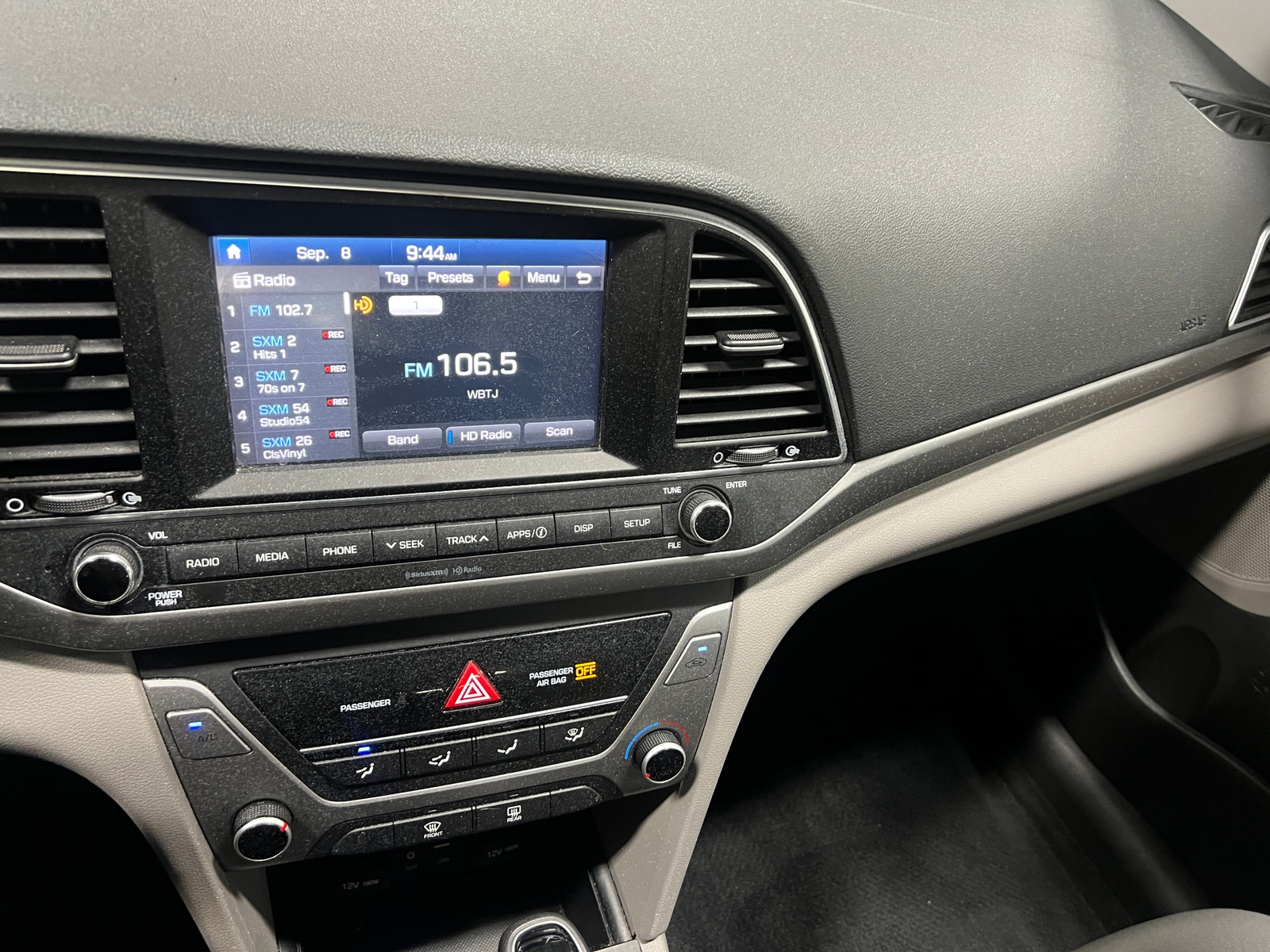 Thumbnail: 2017 Hyundai Elantra - 4