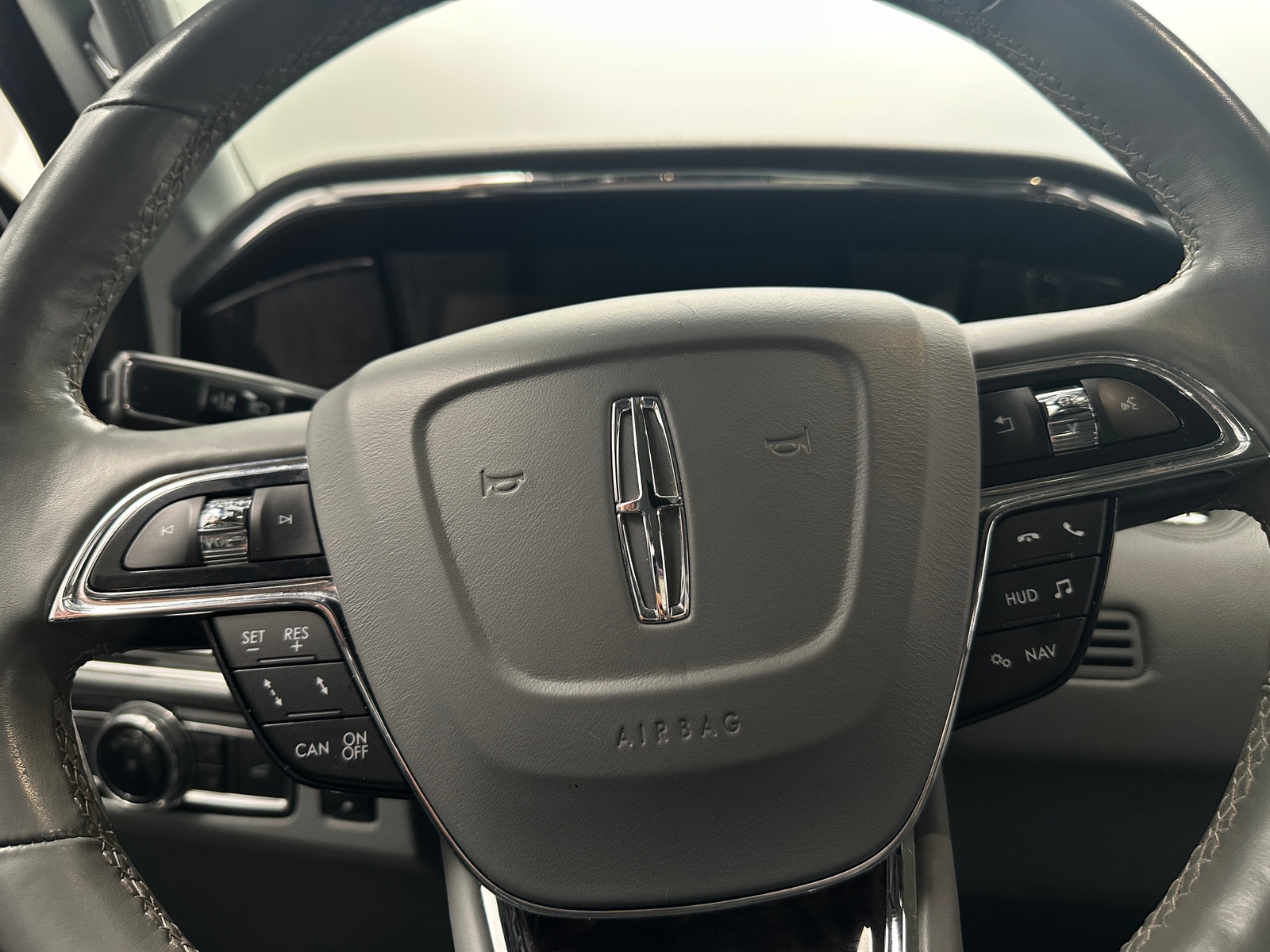 Thumbnail: 2019 Lincoln Navigator - 4