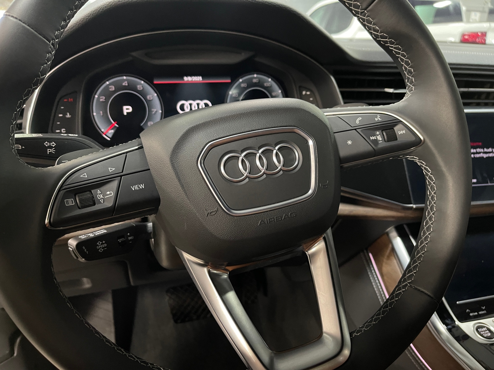 Thumbnail: 2025 Audi Q8 - 4