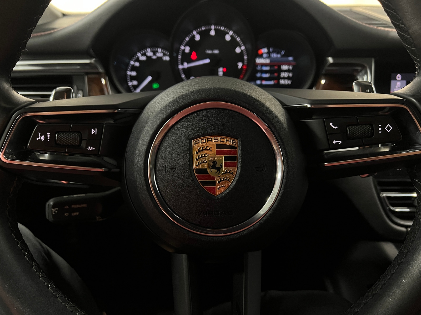 Thumbnail: 2022 Porsche Macan - 4