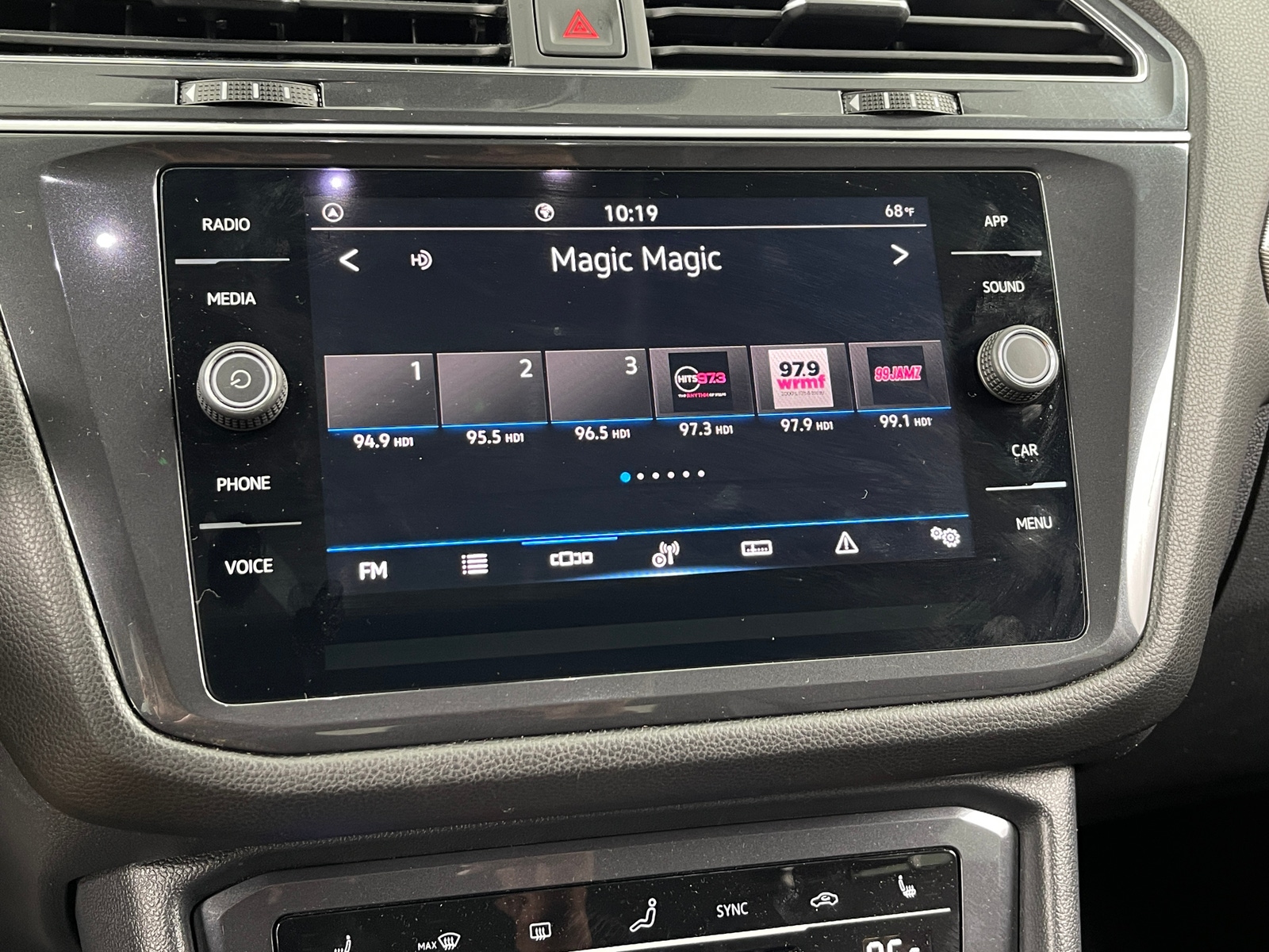 Thumbnail: 2022 Volkswagen Tiguan - 3