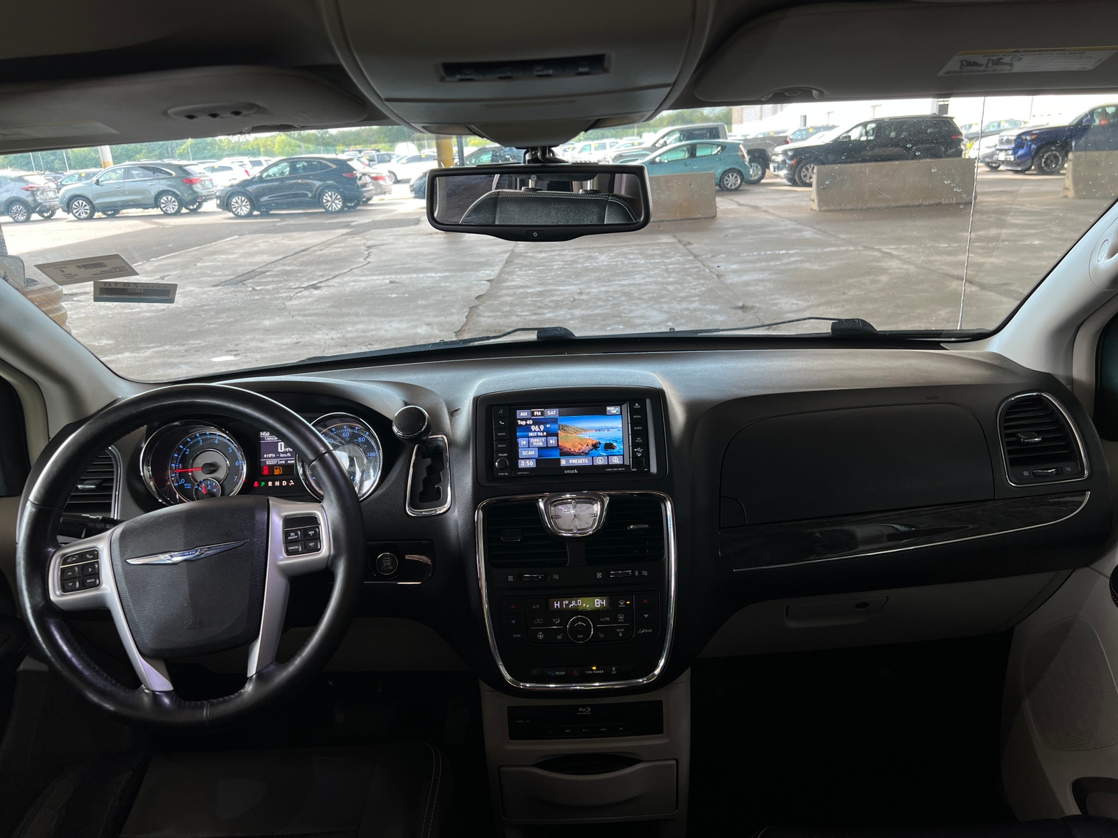 Thumbnail: 2014 Chrysler Town & Country - 2