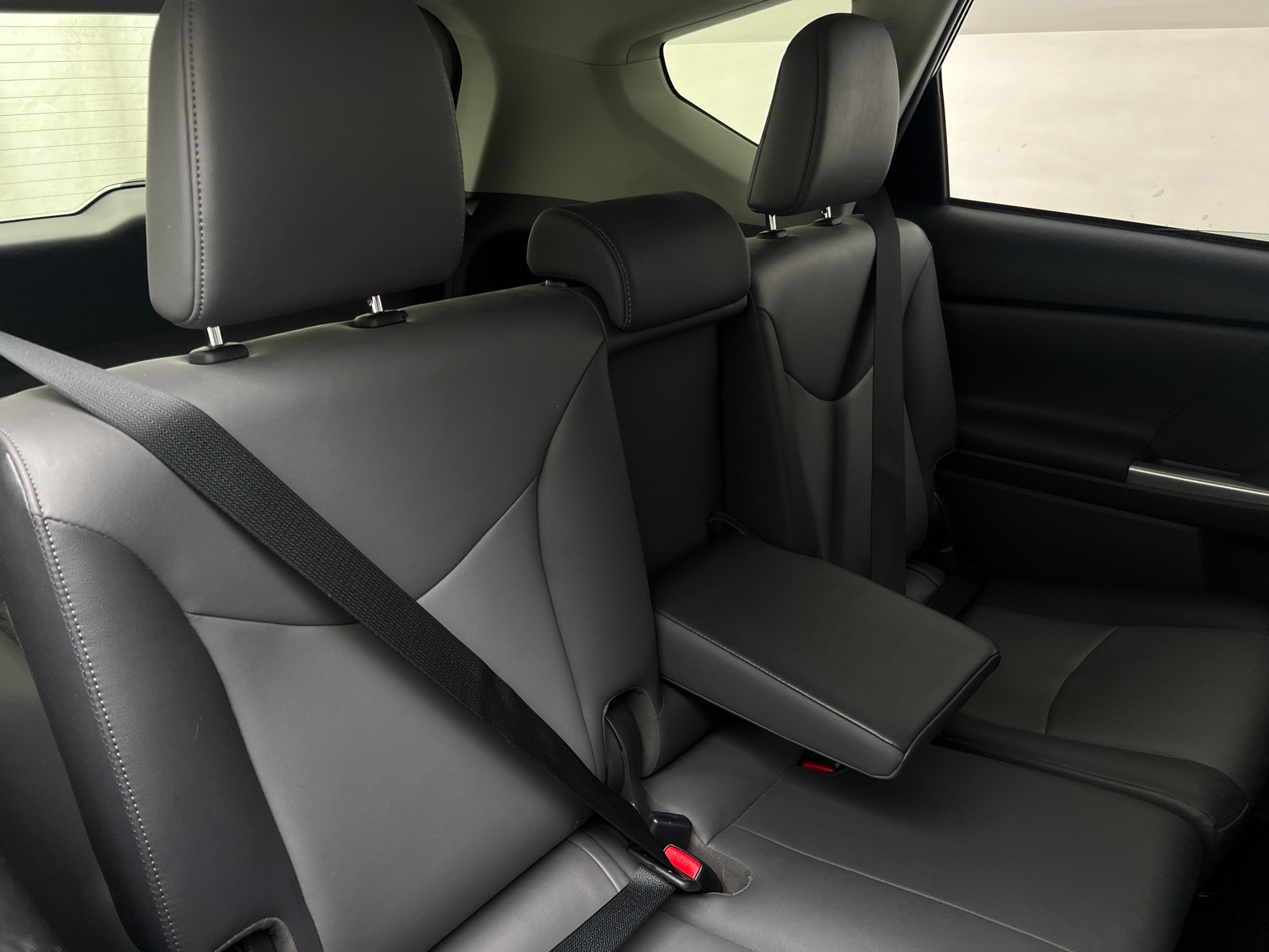 Thumbnail: 2013 Toyota Prius v - 5