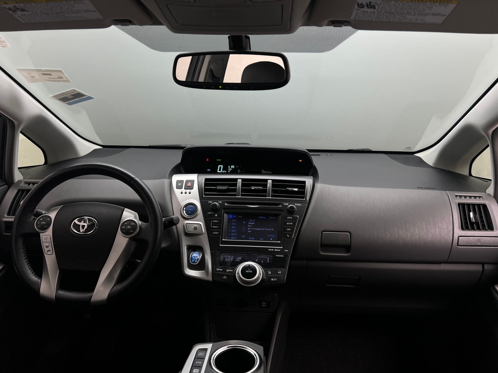 Thumbnail: 2013 Toyota Prius v - 2