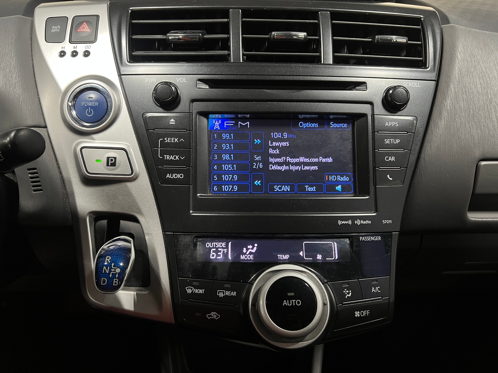 Thumbnail: 2013 Toyota Prius v - 3
