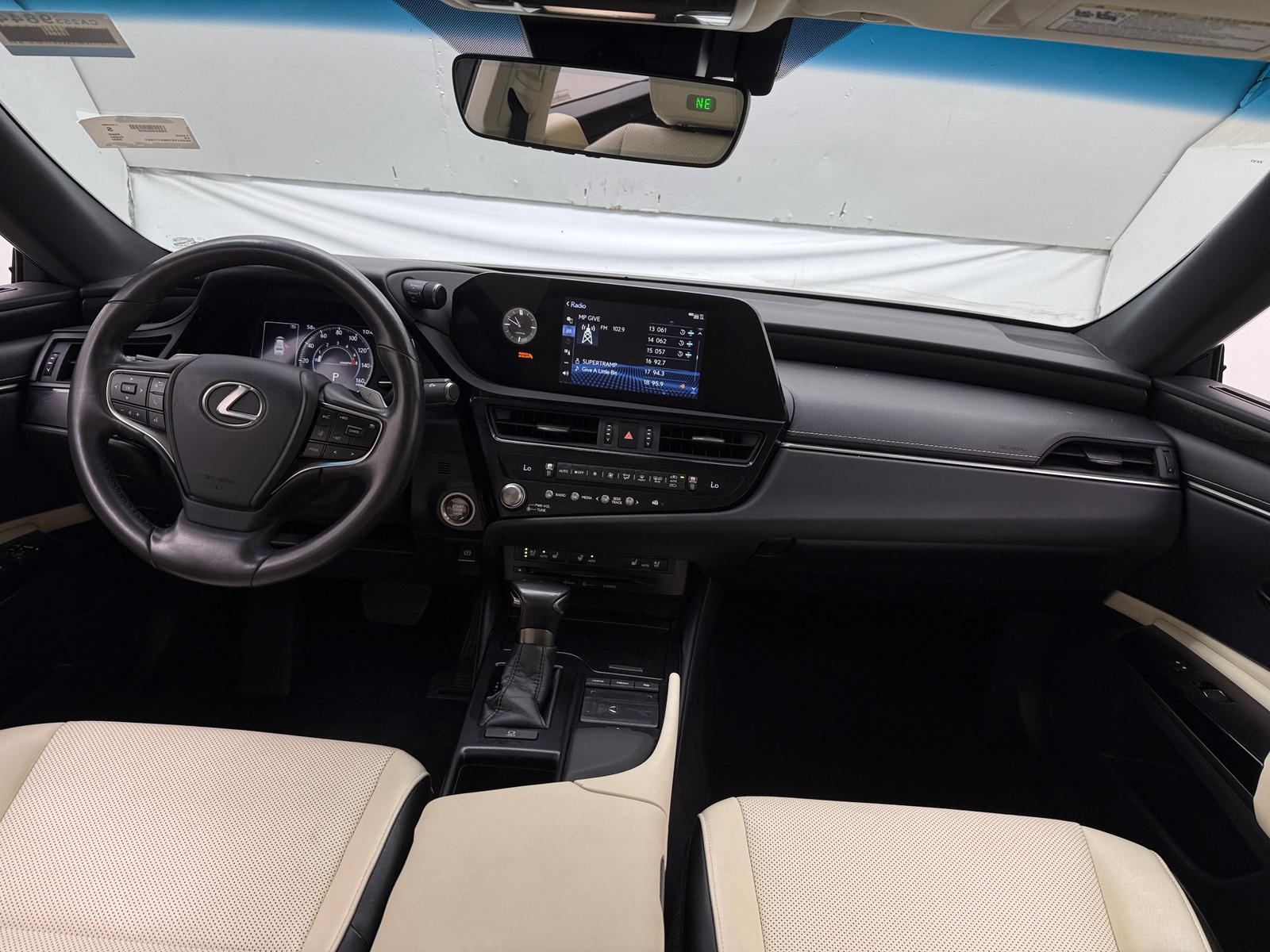 Thumbnail: 2022 Lexus ES - 2