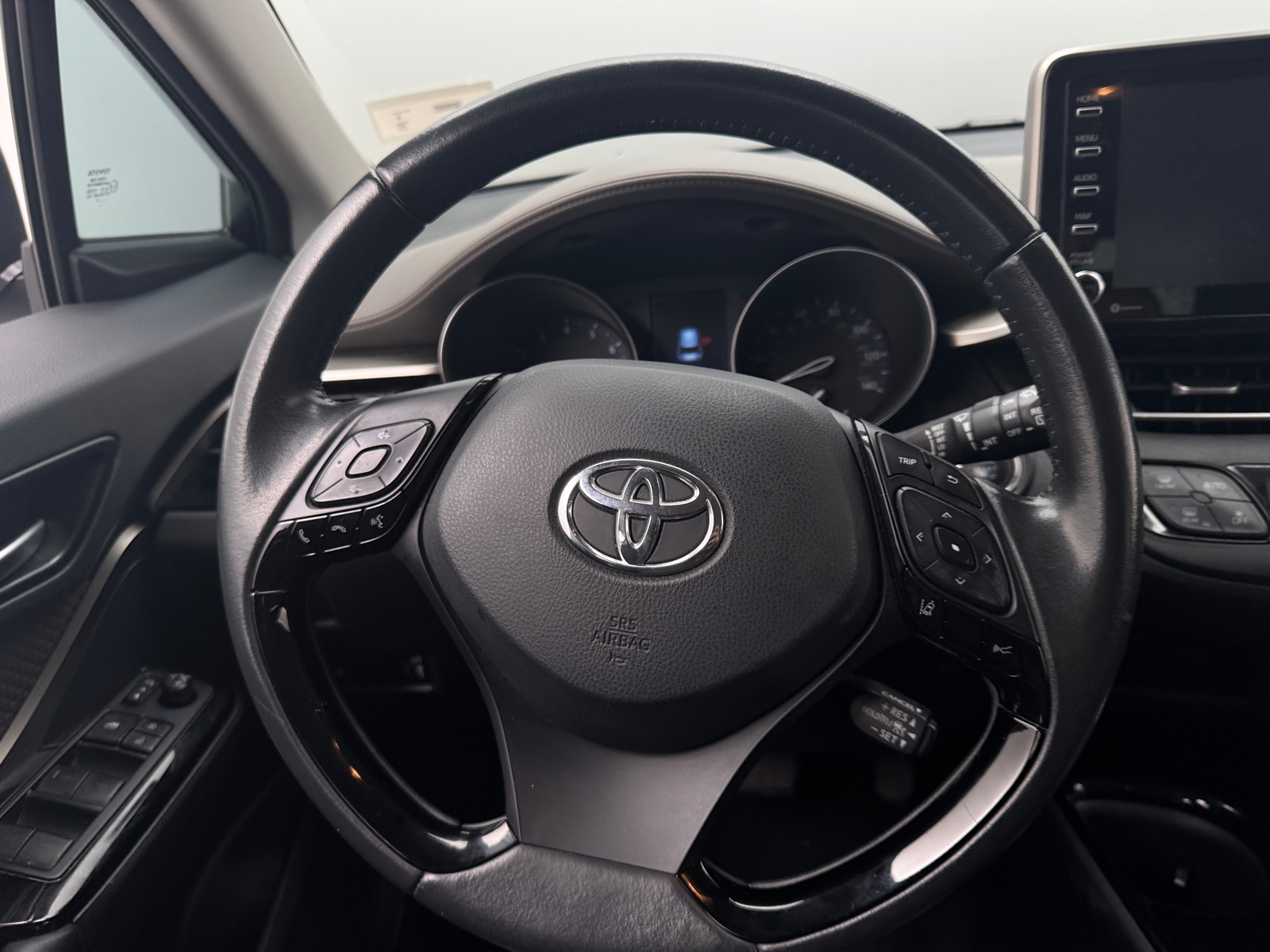 Thumbnail: 2022 Toyota C-HR - 4