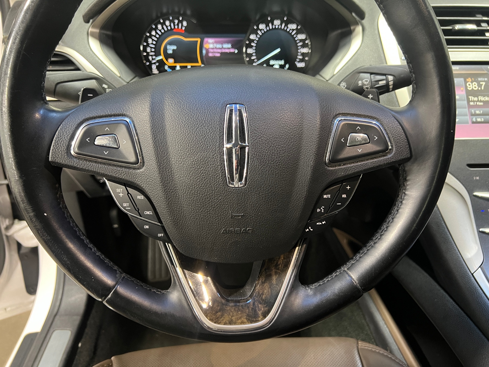 Thumbnail: 2016 Lincoln MKZ - 4