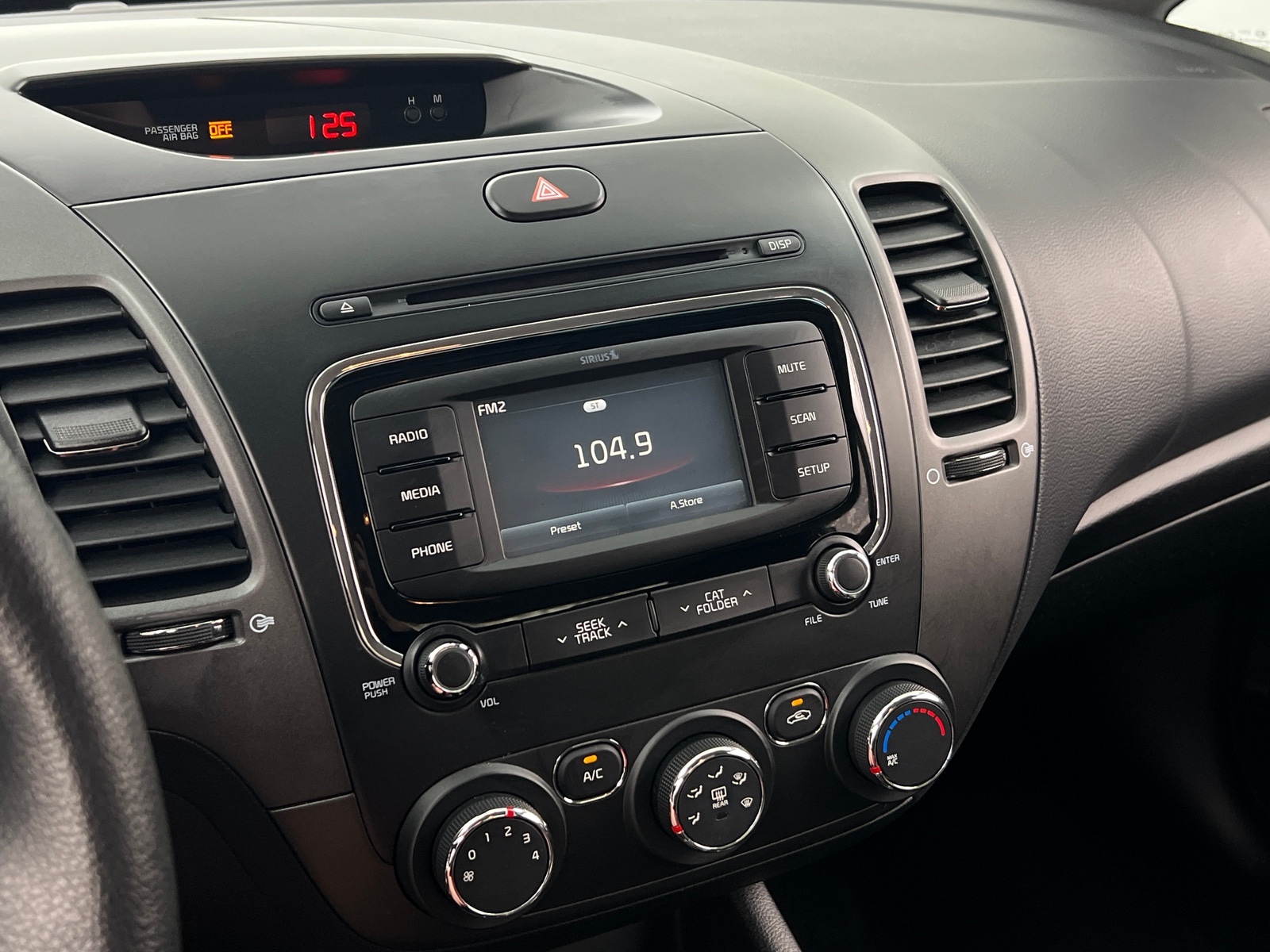 Thumbnail: 2018 Kia Forte - 4