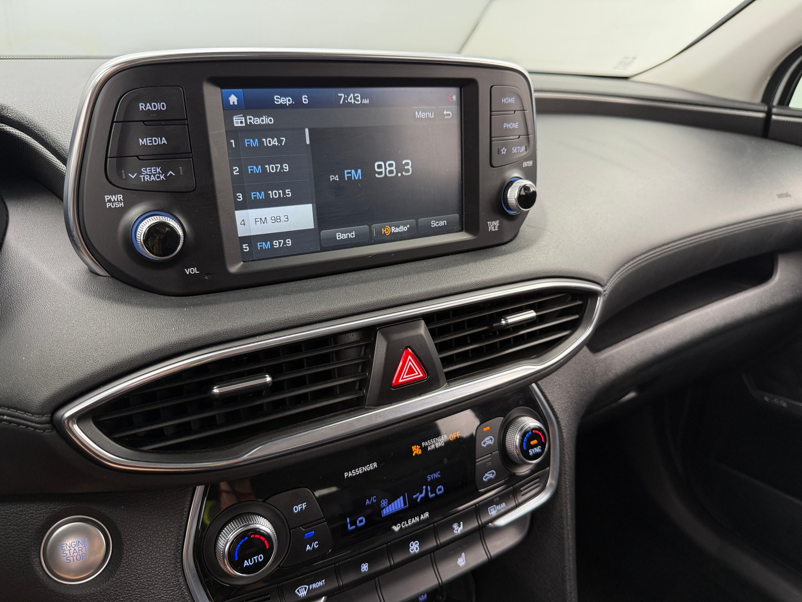 Thumbnail: 2020 Hyundai Santa Fe - 4