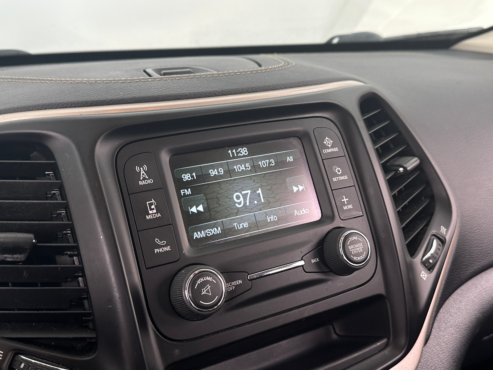 Thumbnail: 2016 Jeep Cherokee - 4