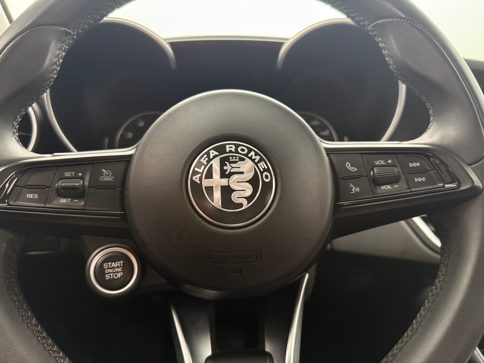 Thumbnail: 2020 Alfa Romeo Giulia - 4