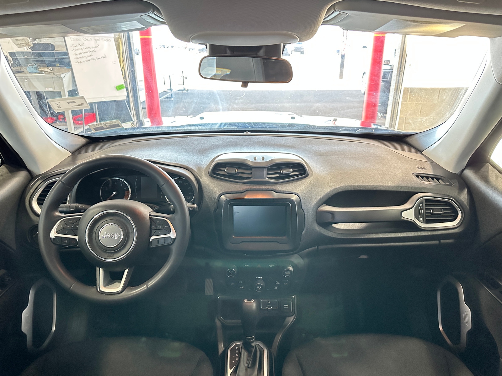 Thumbnail: 2019 Jeep Renegade - 3