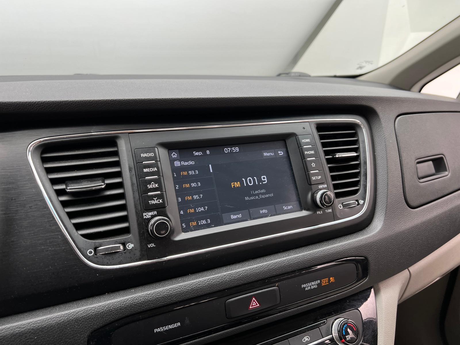 Thumbnail: 2019 Kia Sedona - 4