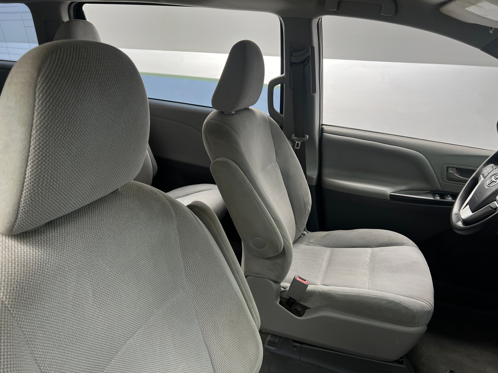 Thumbnail: 2017 Toyota Sienna - 2