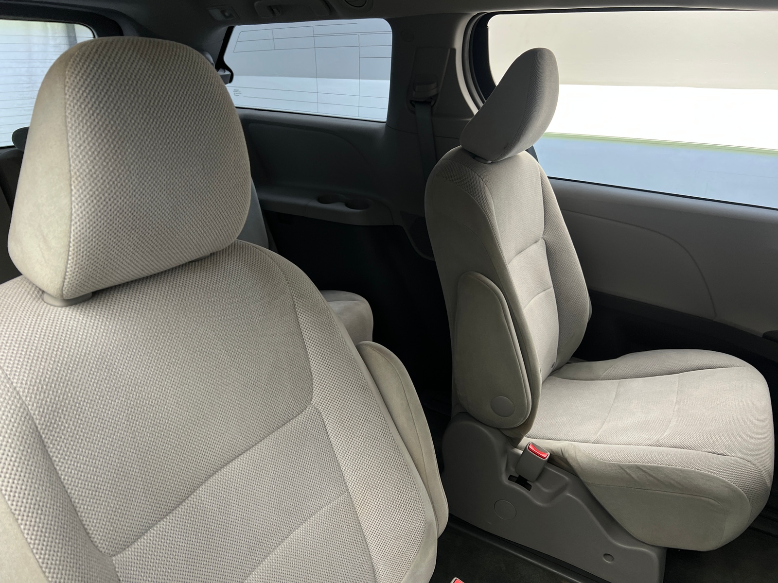 Thumbnail: 2017 Toyota Sienna - 6