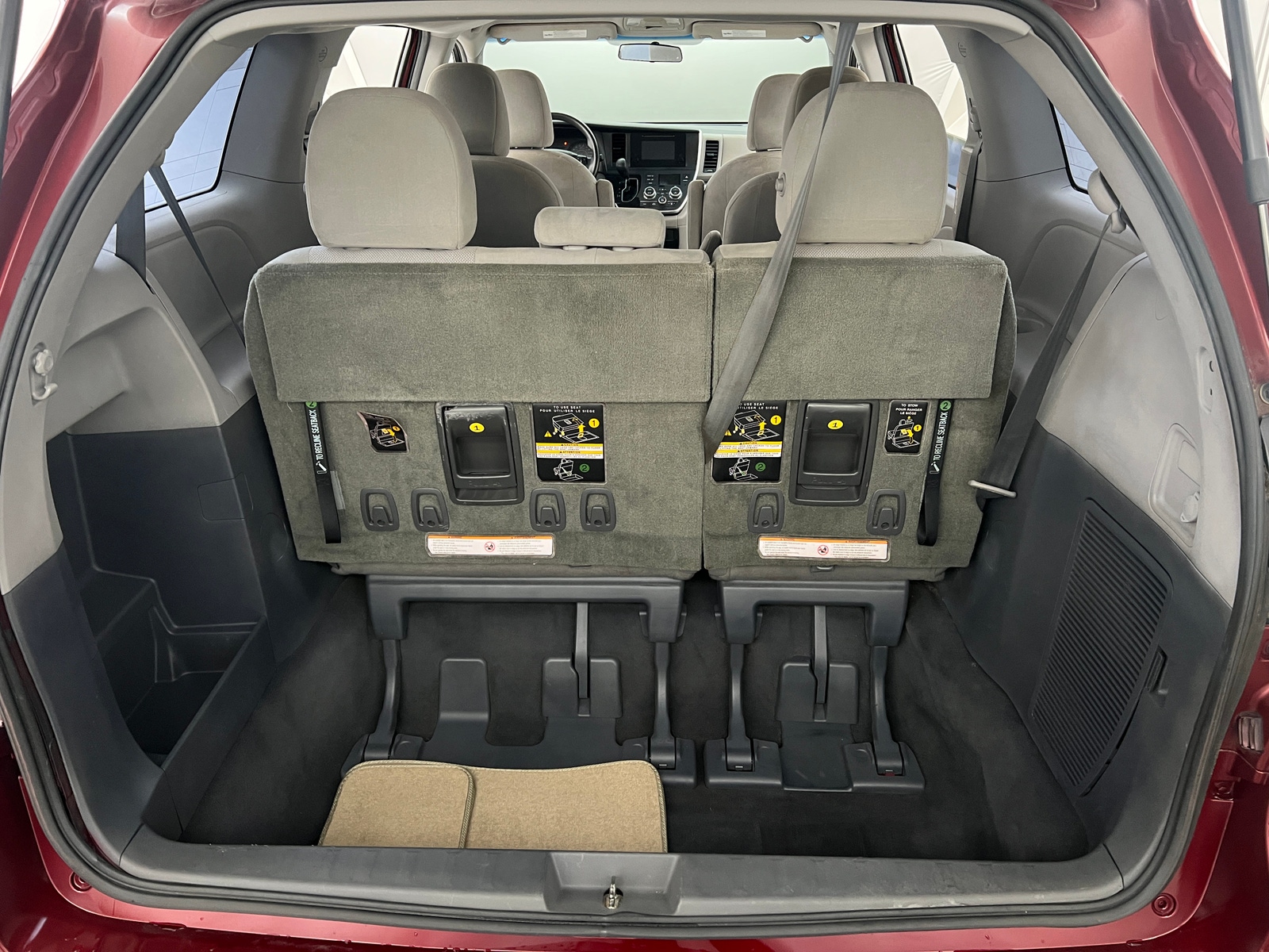 Thumbnail: 2017 Toyota Sienna - 7