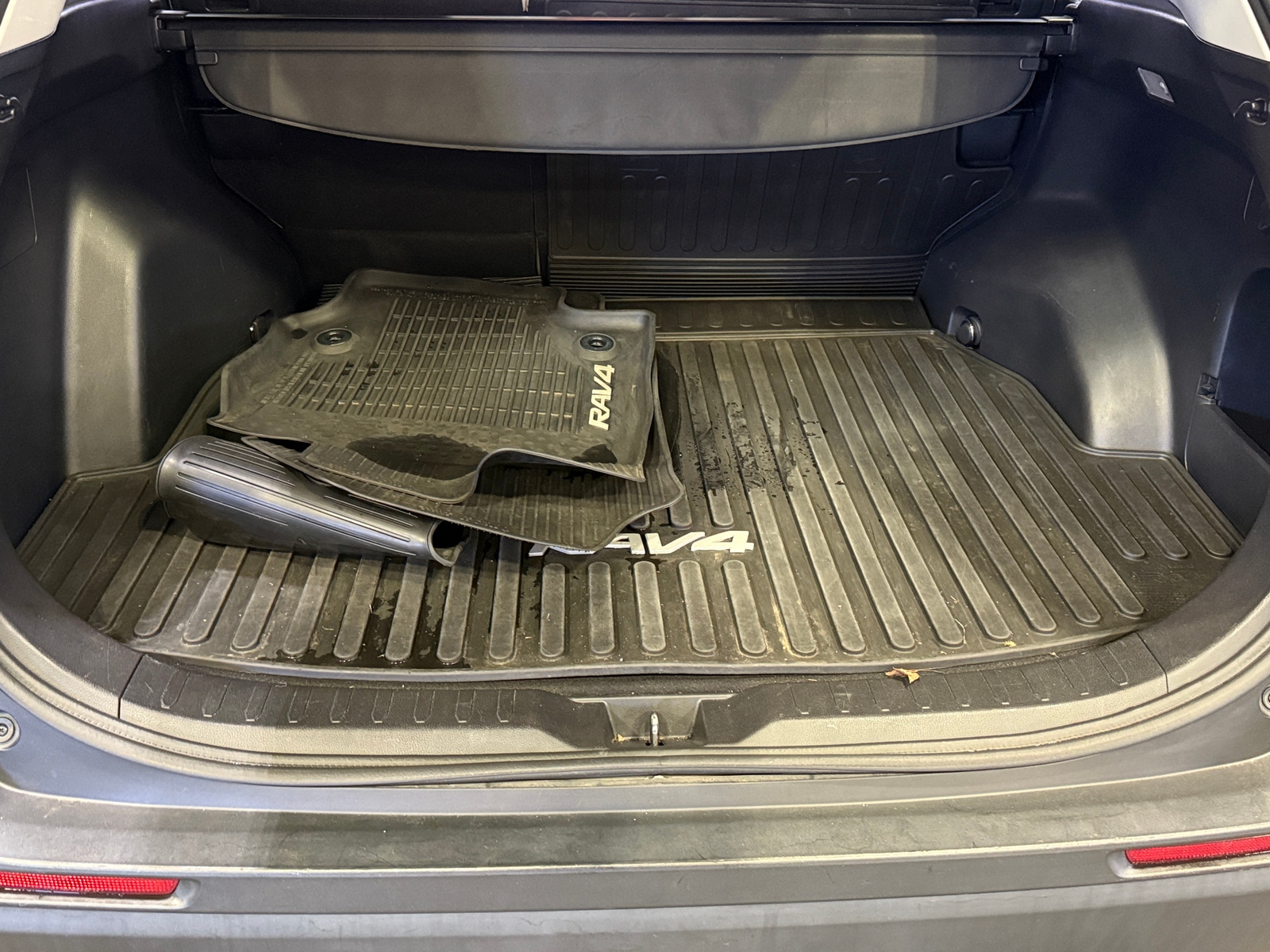 Thumbnail: 2019 Toyota RAV4 - 7