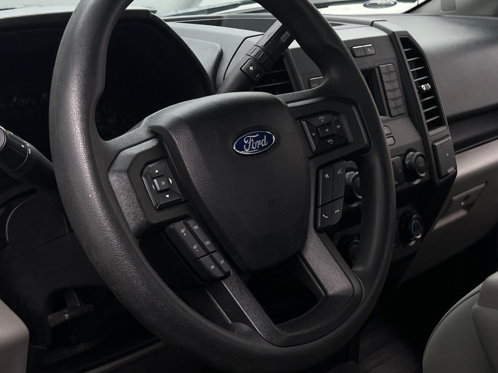 Thumbnail: 2019 Ford Econoline - 4