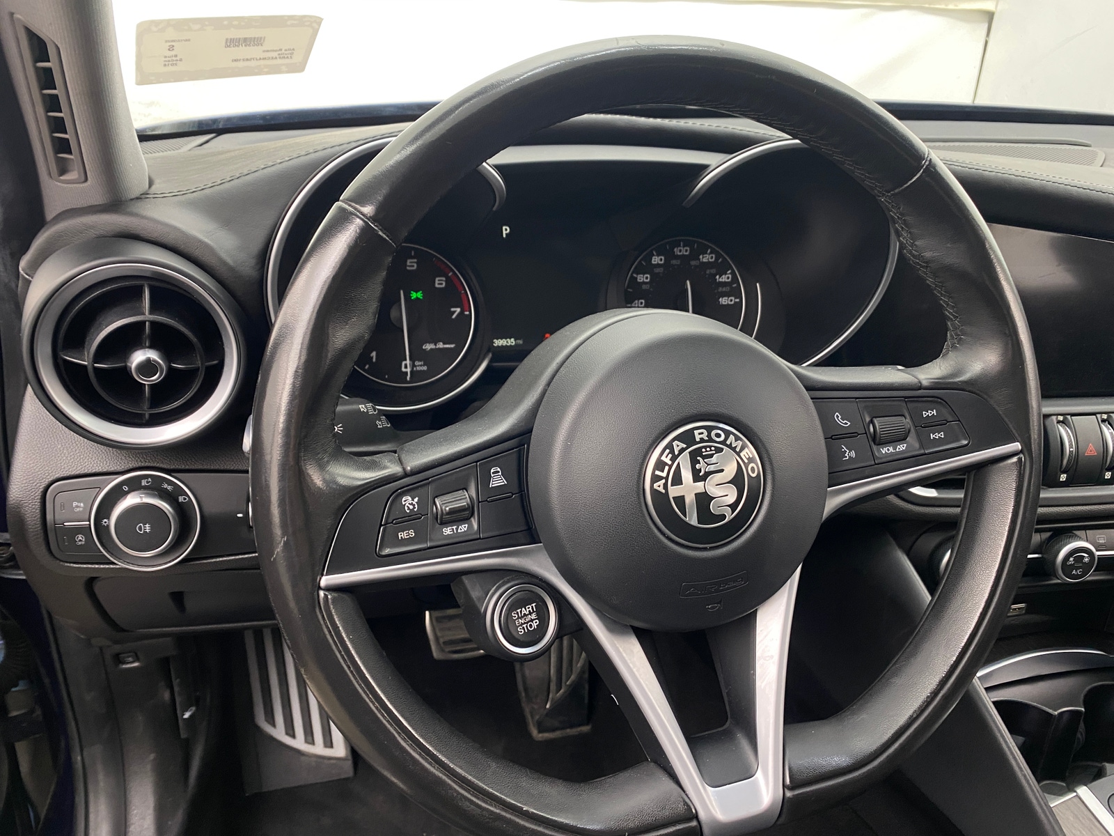 Thumbnail: 2018 Alfa Romeo Giulia - 4