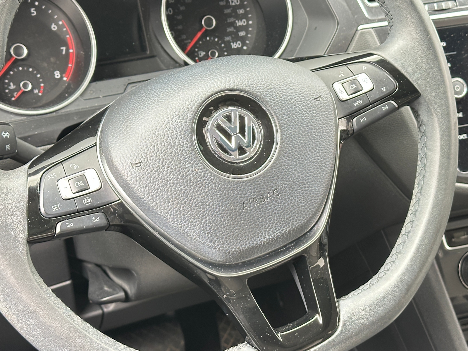 Thumbnail: 2020 Volkswagen Tiguan - 4