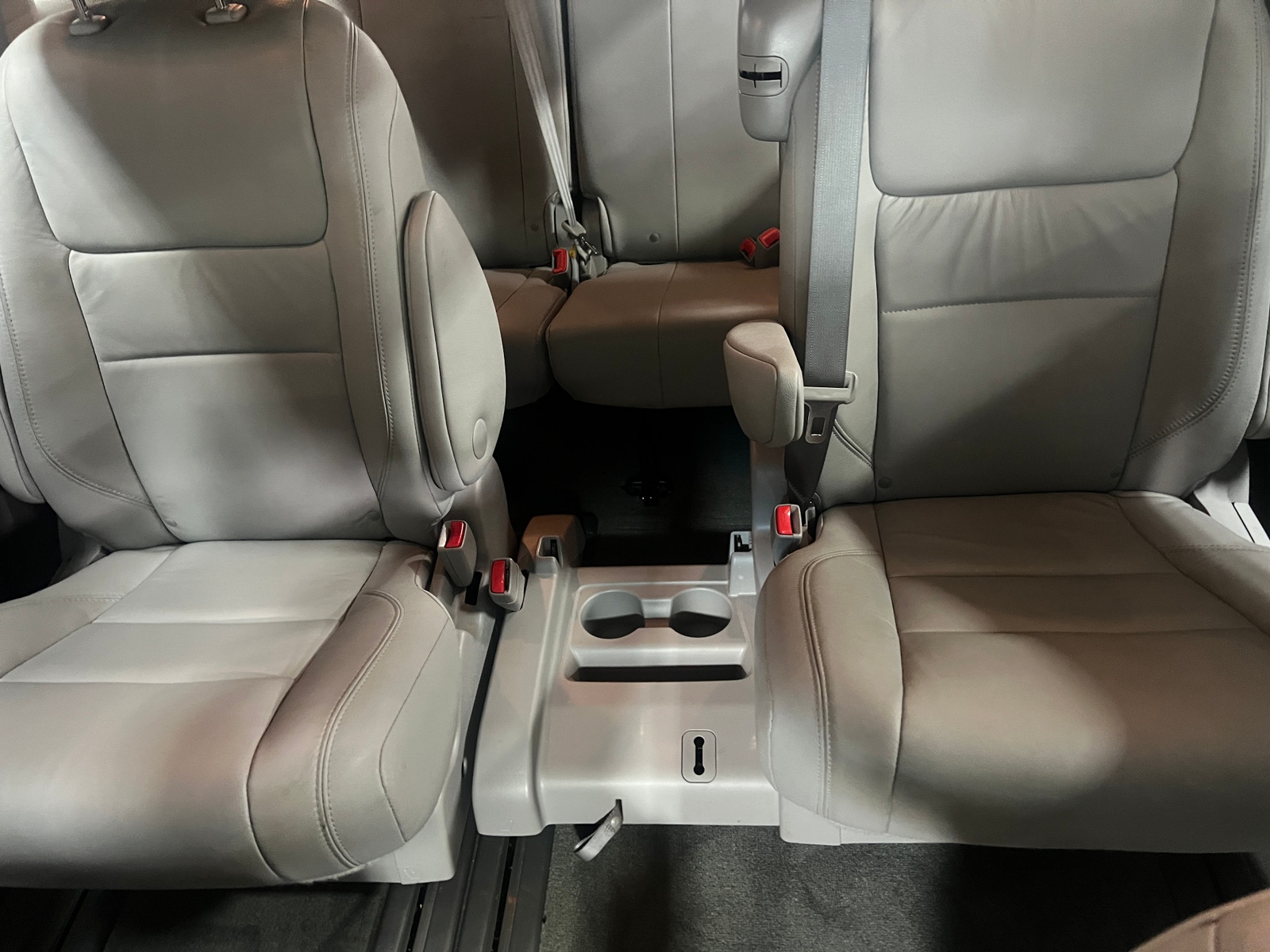Thumbnail: 2016 Toyota Sienna - 5